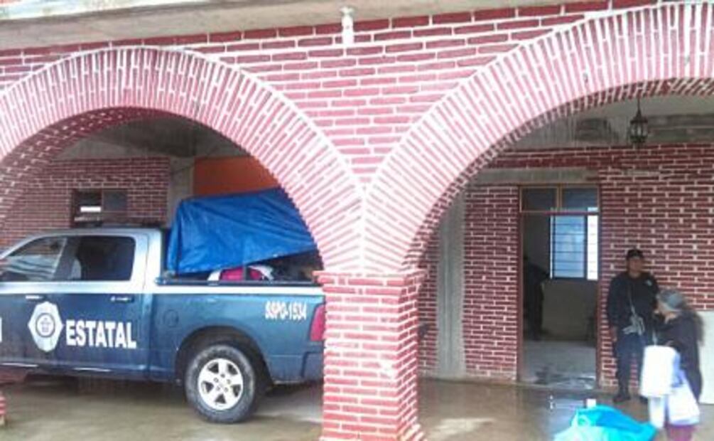 Derrumbe sepulta vivienda en Oaxaca; dos muertos