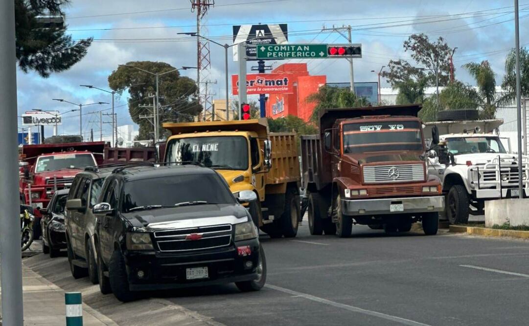 Encapuchados que bloqueaban vialidades contra operativos de Fuerza de Reacción Inmediata Pakalen son retirados (15/12/2024). Foto: Especial