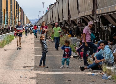 Paran trenes y migrantes quedan en zona de riesgo