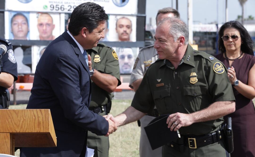 El gobernador de Tamaulipas, Francisco García Cabeza de Vaca, y el comandante del Corredor del Sur de Texas, Manuel Padilla Jr. (FOTO: Especial)