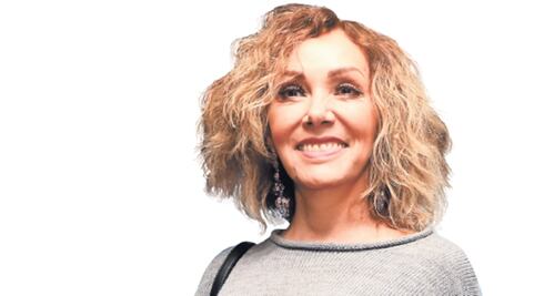 Anabel Ferreira revive como cabaretera