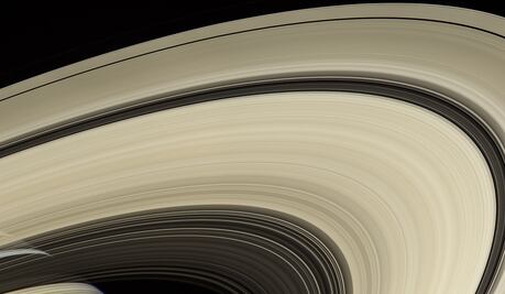 NASA capta la belleza de los anillos de Saturno