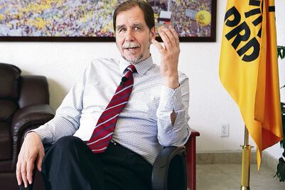 Pide Basave revisar salarios para el SNA