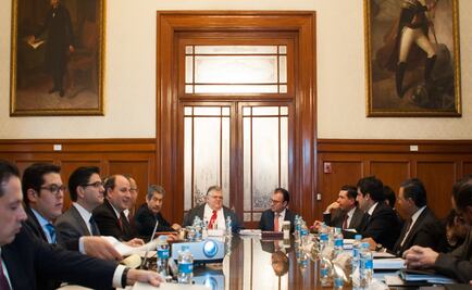 Piden a bancos y empresas prudencia en manejo de riesgos financieros