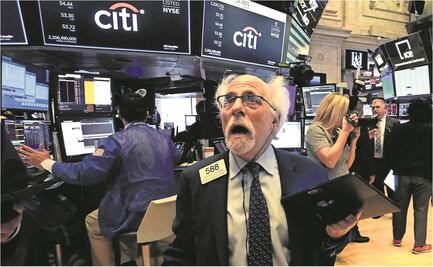 Wall Street se hunde un 7% en apertura y paraliza operaciones 15 minutos