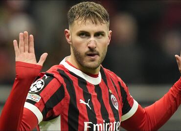 Santiago Giménez firme en el AC Milan; buscará tener una gran temporada en Italia