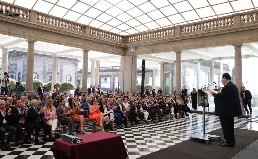 La firma del pacto -que tendrá una duración de un año- se llevó a cabo en el Castillo de Chapultepec. Foto: Diego Simón Sánchez / EL UNIVERSAL