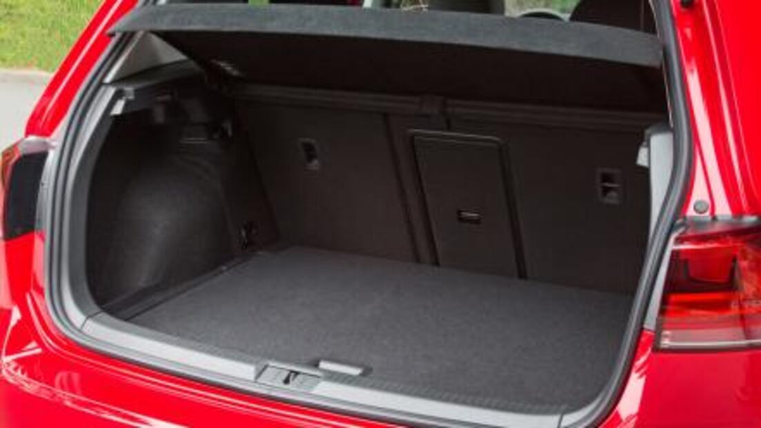 Corolla Hatchback 2019 vs VW Golf 2018