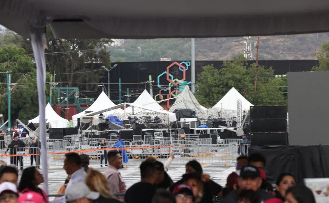 Cae escenario donde se realizaría evento del día de las madres en la plaza de la alcaldía GAM (08/05/2025). Foto: Valente Rosas / EL UNIVERSAL