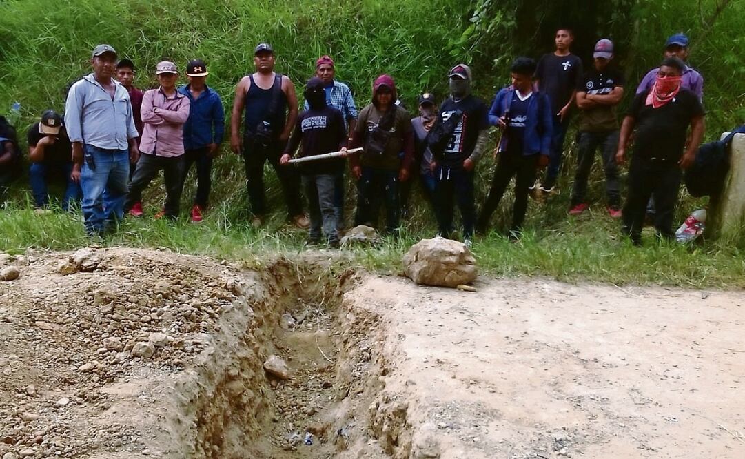 Habitantes del municipio de Pantelhó cavaron zanjas en varios caminos rurales con el propósito de que no se lleve a cabo el proceso electoral extraordinario el próximo domingo, en el que se va a elegir alcalde. Foto: Especial