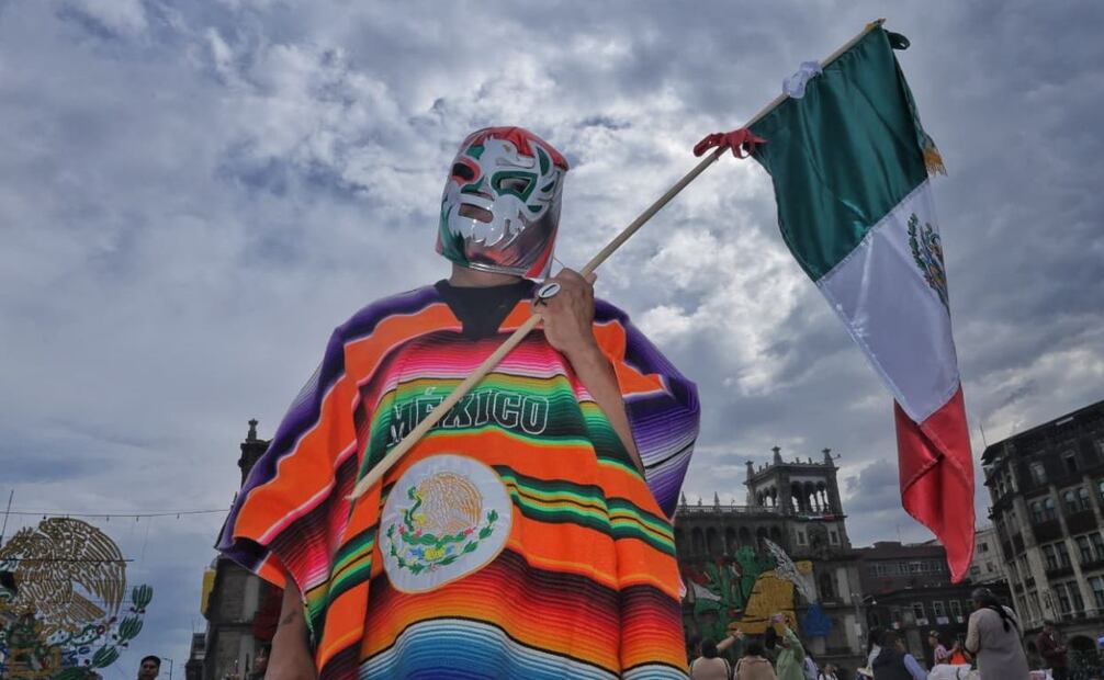 Mexicanos se reúnen en el Zócalo de la CDMX para acompañar a la presidenta Claudia Sheinbaum en su primer Grito de Independencia(15/09/25). Foto: Fernanda Rojas/EL UNIVERSAL