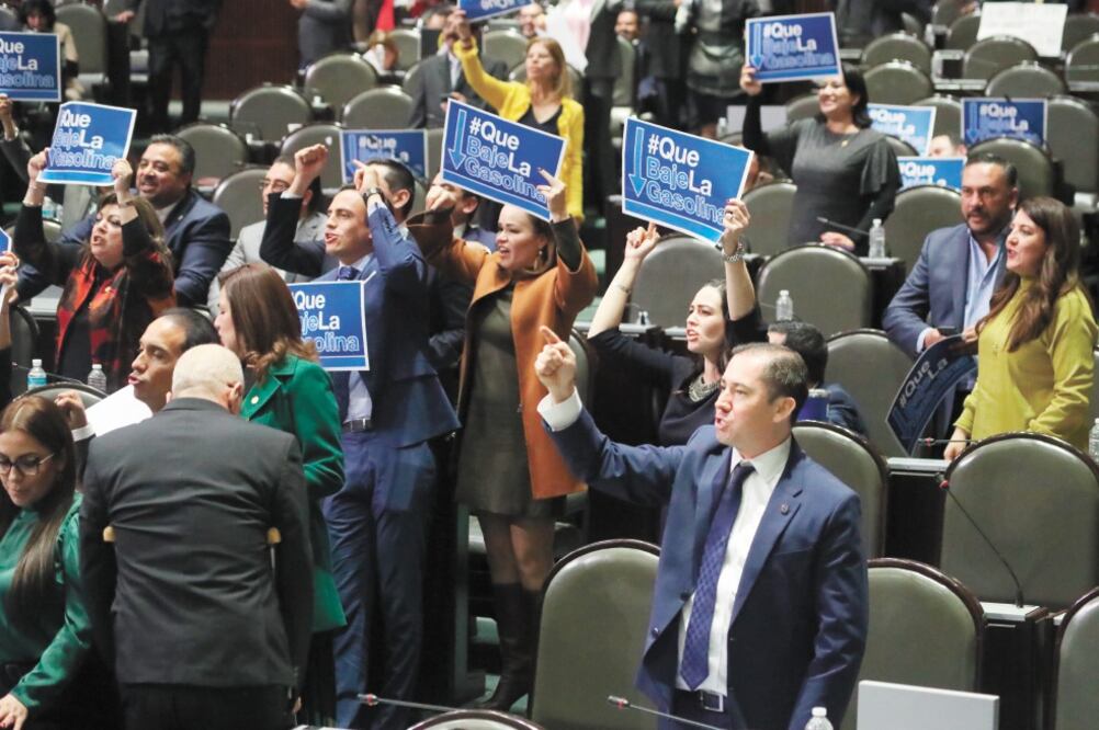 No se pudo completar la votación en lo particular de la Ley de Ingresos de la Federación, por enfrentamientos entre bancadas. (ARIEL OJEDA. ELUNIVERSAL)