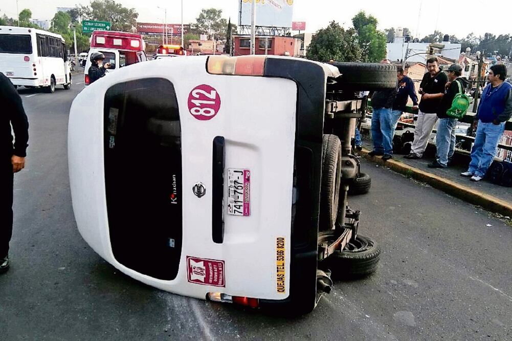 La unidad 812 de la ruta “Au to - transportes Gustavo Baz y Ramales” se accidentó cerca de las 7 am. (ARCHIVO EL UNIVERSAL)