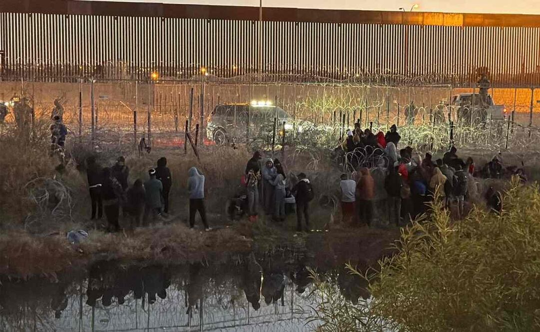 Decenas de migrantes en la frontera entre México y Estados Unidos. Foto: Especial