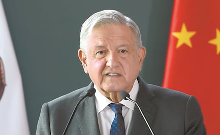 Le hacen el fuchi a AMLO; lo sacan de propaganda