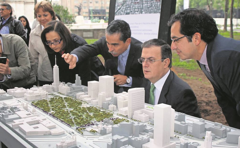 Fue jefe de Gobierno en el entonces DF, de 2006 a 2012. Realizó varias obras, como el rediseño de la Alameda Central,
pero falló en aumentar el presupuesto cultural, como prometió. Foto: Especial