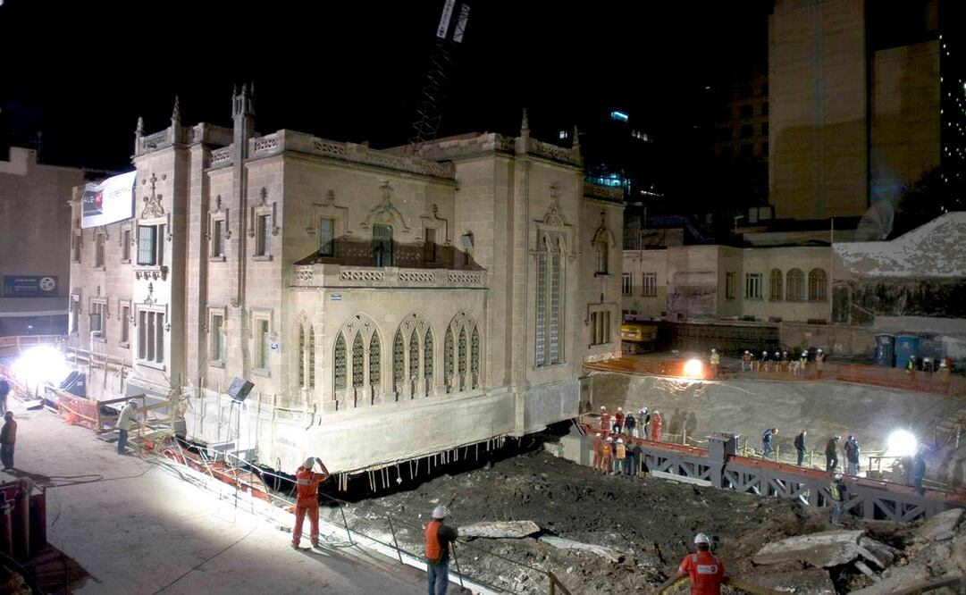 Hay casos en que un edificio encuentra un nuevo hogar cuando lo transportan piedra por piedra desde su sitio original. En cambio, la Casa O'Hea pasó meses fuera del predio en que la construyeron tras desplazarse entera y sin sufrir daños. Archivo EL UNIVERSAL.