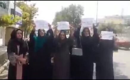 “Trabajo y educación son derechos de las mujeres”, grupo de mujeres afganas protestan en Kabul