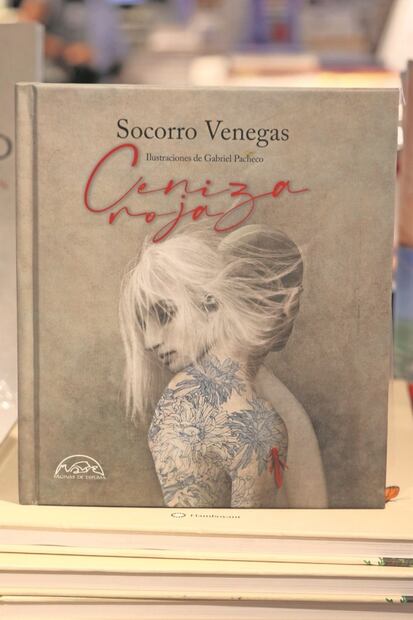 En Ceniza roja: una mujer que rompe con el mundo