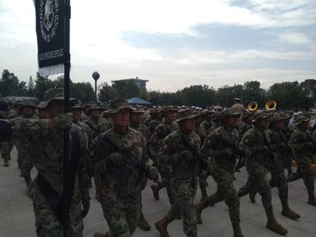 Marinos ensayan para desfile del 16 de septiembre