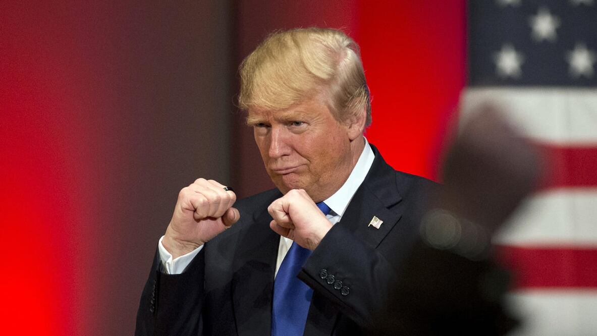 En una reunión de urgencia a puerta cerrada, los líderes republicanos de la Cámara baja, Paul Ryan y Kevin McCarthy, consiguieron imponer su voluntad y que la medida no sea debatida en el Congreso