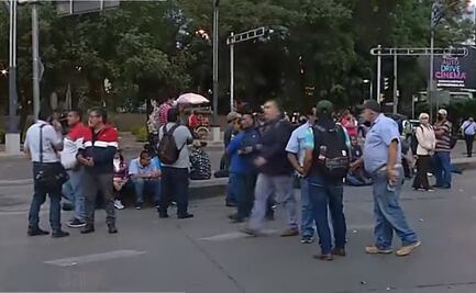 ¡Atención automovilistas y usuarios de Metrobús! Bloqueo en Paseo de la Reforma cumple 12 horas y manifestantes amagan con mantenerlo 