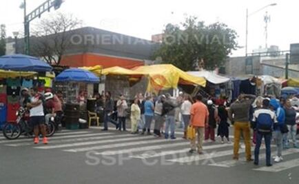 Vecinos bloquean Eje 1 Norte por falta de luz