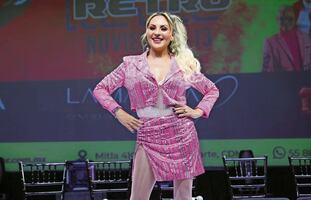 Mariana Ochoa factura a beneficio de sus hijos