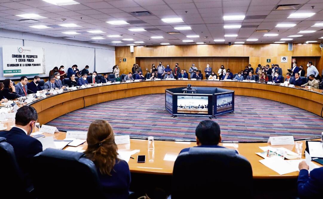 Los integrantes de la Comisión de Presupuesto de la Cámara de Diputados aprobaron el dictamen de la Cuenta Pública 2019, correspondiente al primer año del presidente Andrés Manuel López Obrador. Foto: Diego Simón Sánchez. EL UNIVERSAL