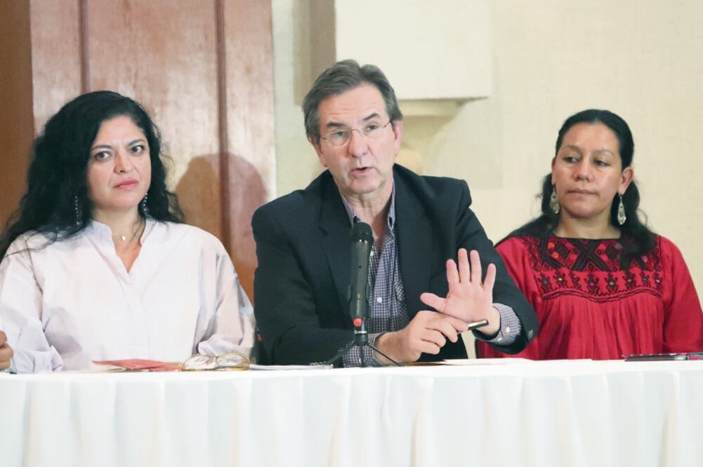 Esteban Moctezuma Barragán indicó que López Obrador pretende que no se vuelva a llevar a cabo otra reforma sin la consulta ciudadana. Foto: ARIEL OJEDA. EL UNIVERSAL