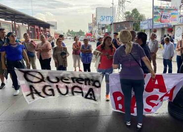 Manifestantes bloquean vía José López Portillo y Línea 2 del Mexibús; denuncian desabasto de agua