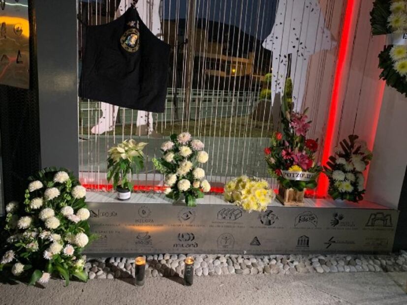 Colocan coronas fúnebres por cierre de restaurantes durante pandemia en Hidalgo