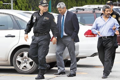 Perfil. El despacho que defiende saqueos al erario