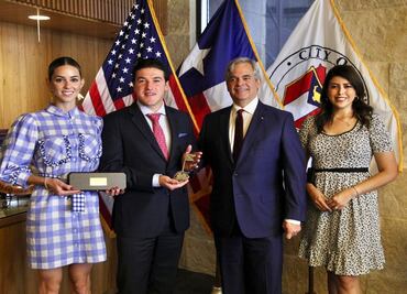 Recibe Samuel García las llaves de Austin, Texas