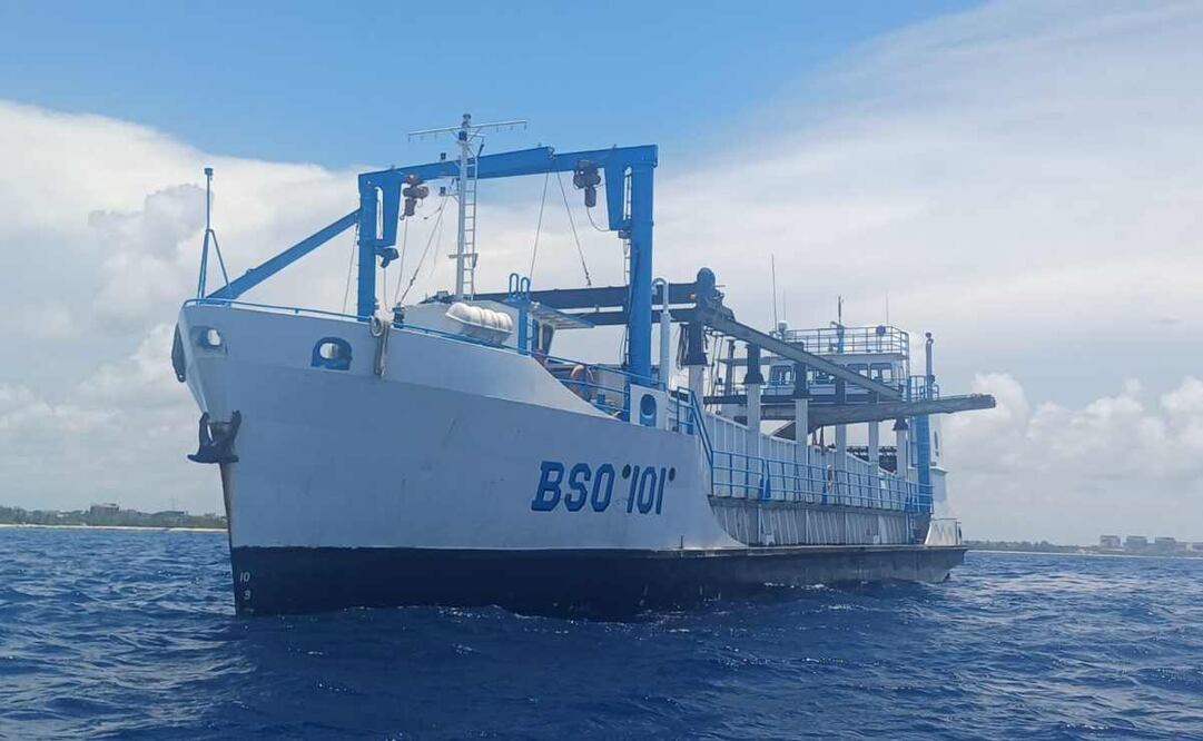 La Secretaría de Marina informó que mantiene esfuerzos para evitar el arribo masivo de sargazo. Foto: Especial