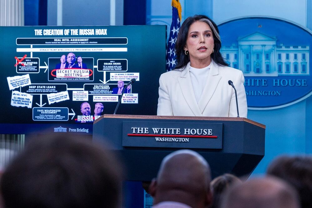 La directora Nacional de Inteligencia, Tulsi Gabbard, en conferencia de prensa en la Casa Blanca. FOTO: EFE