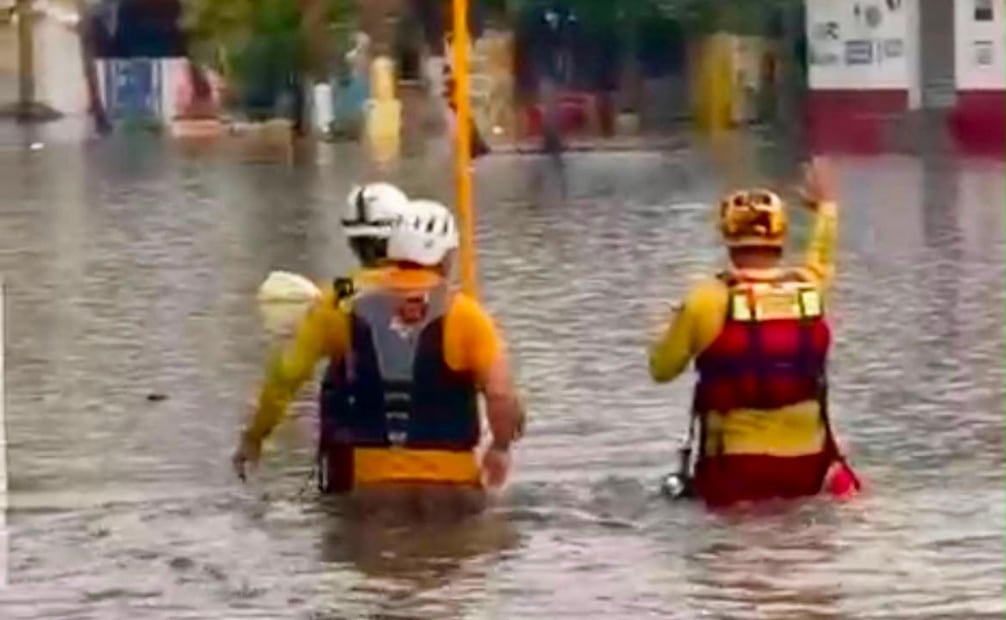 Fuertes lluvias provocan inundaciones en Mazatlán, Sinaloa; cierran siete cruces viales.
Foto: Especial.