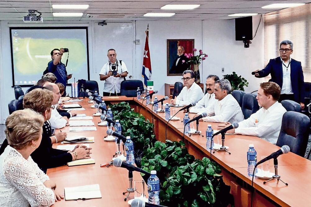 El jefe de gobierno de la Ciudad de México, Miguel Ángel Mancera, destacó en su reunión en La Habana, Cuba, que el medicamento Heberprot-P evita la amputación en 70% de los casos. (CORTESÍA CDMX)