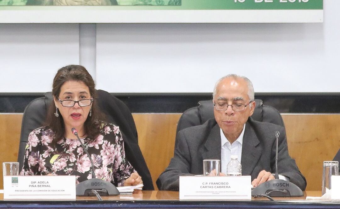 Postura. El funcionario Francisco Cartas dijo que la evaluación afecta la estabilidad laboral de los maestros. Foto: ARIEL OJEDA. EL UNIVERSAL