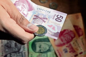 Adicción de mexicanos al efectivo gana fuerza