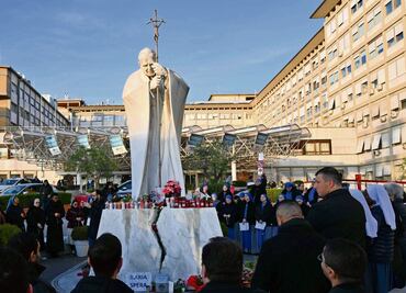 ¿Qué es la trombocitopenia y por qué agrava la crisis de salud del papa Francisco?
