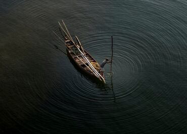 Náufrago sobrevive 24 días a la deriva solo con ketchup y empresa busca regalarle un barco