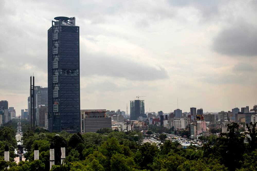 La Torre Bancomer  se erige como un rascacielos indestructible y antisiniestros. 