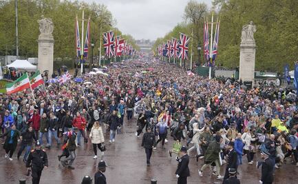 "¡Abajo la corona!", gritan los manifestantes antimonárquicos en Londres