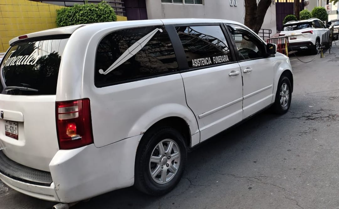 Trasladan al Incifo cuerpos de trabajadores fallecidos en derrumbe de edificio en San Antonio Abad; practicarán procedimientos periciales.
Foto: Arantxa Meave.