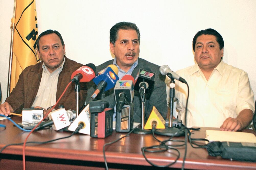 Los perredistas Jesús Zambrano, Jesús Ortega y Héctor Bautista, en una imagen de 2008, cuando comenzó a fructificar su alianza política (ARCHIVO EL UNIVERSAL)