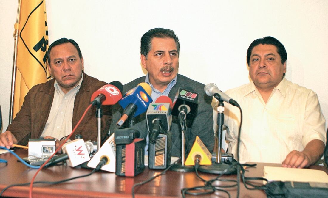Los perredistas Jesús Zambrano, Jesús Ortega y Héctor Bautista, en una imagen de 2008, cuando comenzó a fructificar su alianza política (ARCHIVO EL UNIVERSAL)
