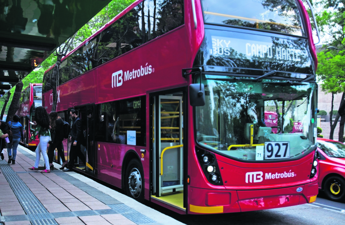 Caos en Metro y Metrobús de la CDMX; usuarios reportan retrasos en Líneas 2, 3 y 5