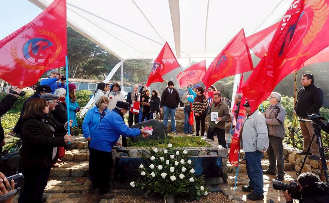 Los restos del poeta Pablo Neruda fueron sepultados, de manera definitiva, en su casa de Isla Negra. FOTO: Rodrigo Garrido/Reuters.