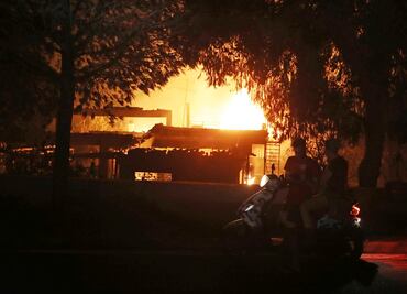 Reportan más de 20 muertos por incendios forestales en Grecia